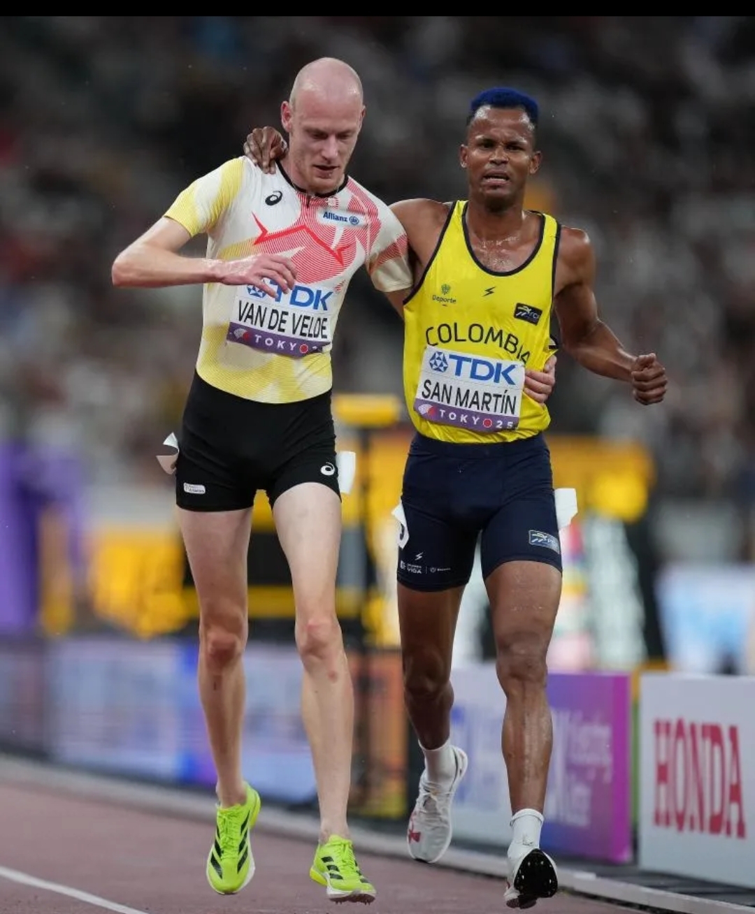 瑞典短跑运动员奔跑如飞,冲刺终点 瑞典短跑运动员奔跑如飞,冲刺终点