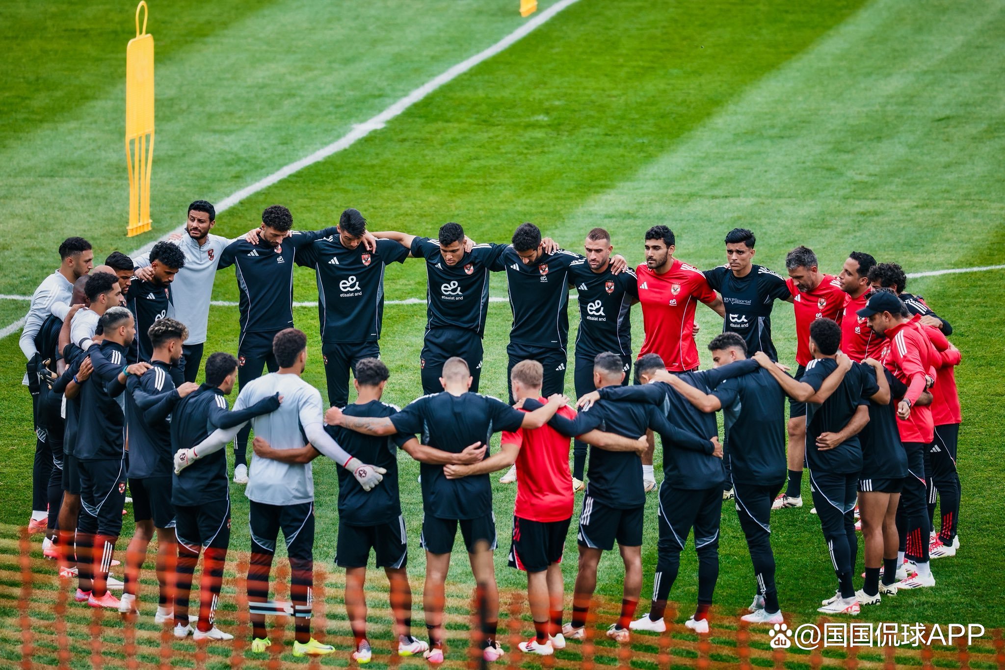 快讯:帕尔梅拉斯抵达美国备战世俱杯 快讯:帕尔梅拉斯抵达美国备战世俱杯