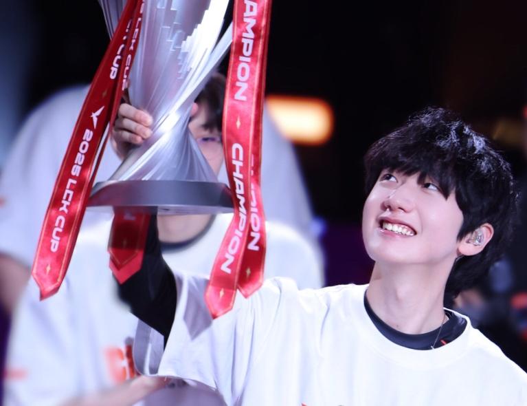 HLE强势TL,Peanut惊艳世界 HLE强势TL,Peanut惊艳世界