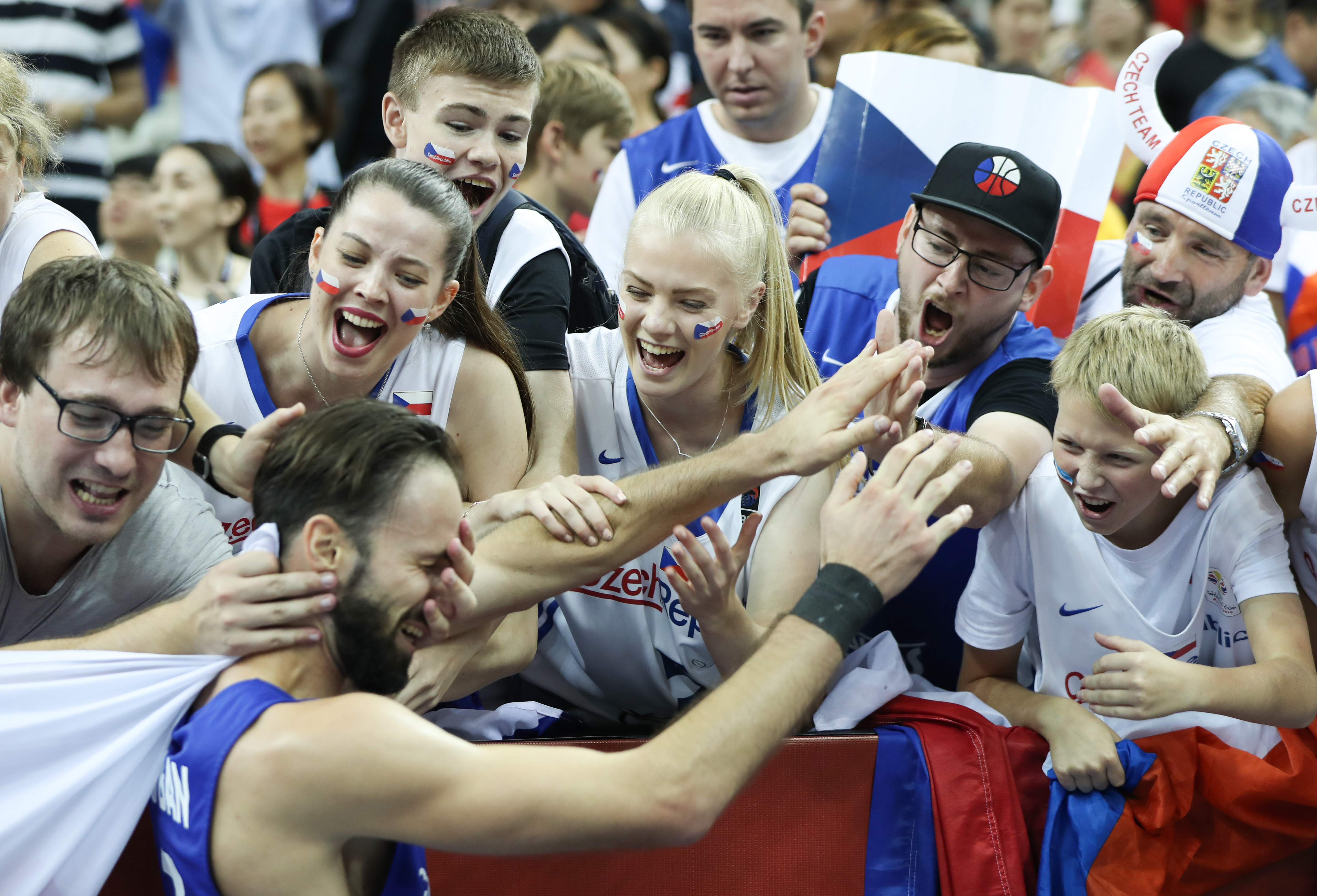 捷克队惨败，斯科特兰达到了保级的目标