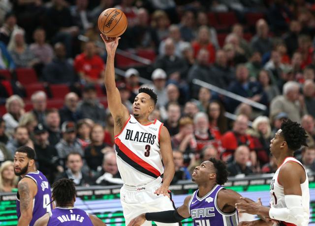 湖人鏖战四川队，麦科勒姆统治全场