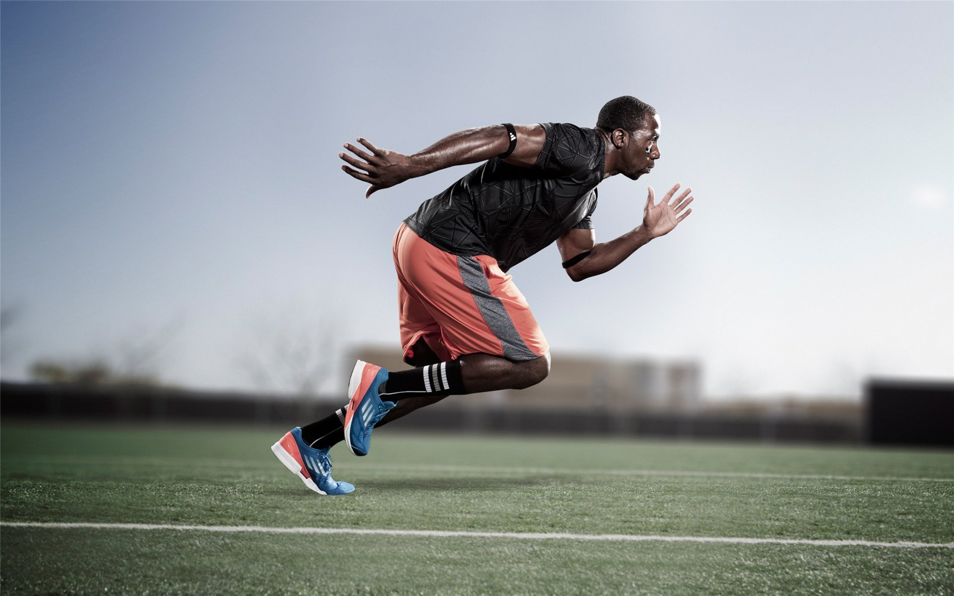 绿茵场与街道赛的双重奏，皇家社会斩落克罗地亚，赖斯在F1街道赛接管比赛