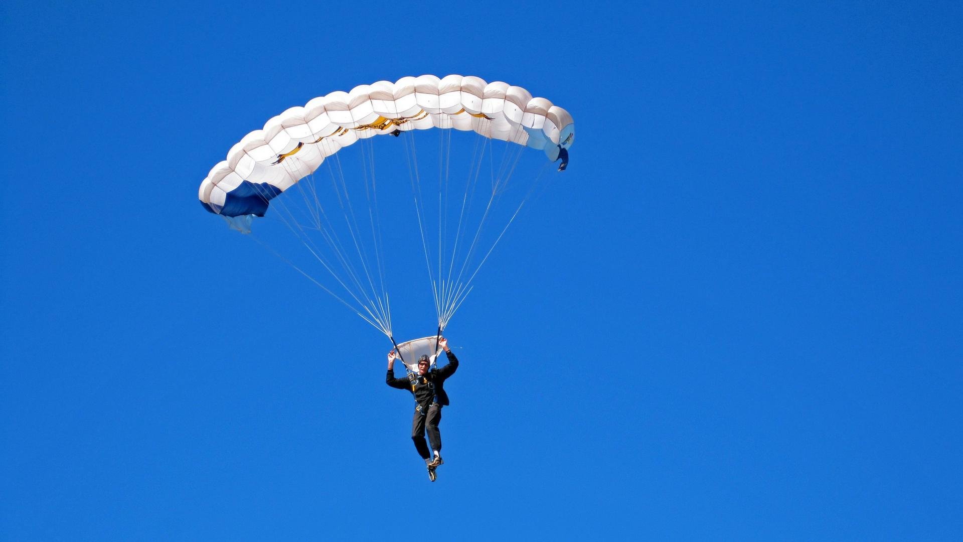骑士鏖战新疆队？不，这是篮球世界的奇妙交响